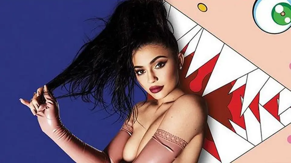 Kylie Jenner deleita con nuevo 'topless' para revista
