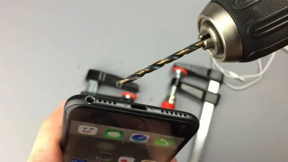 iPhone 7 es taladrado para 'conectar' audifonos