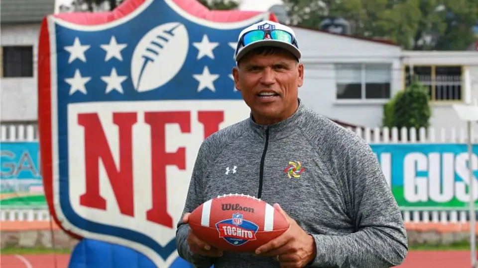 Anthony Muñoz, orgulloso Salón de la Fama muy mexicano