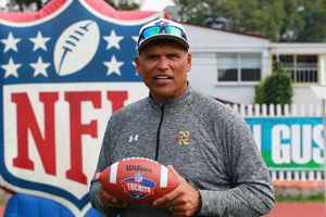 Anthony Muñoz, orgulloso Salón de la Fama muy mexicano