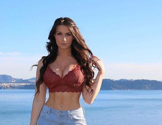 INSTAGRAM @JESSICAMBARTLETT