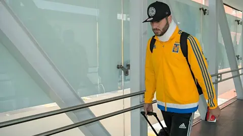Tigres regresa a casa con retraso y un Gignac cabizbajo
