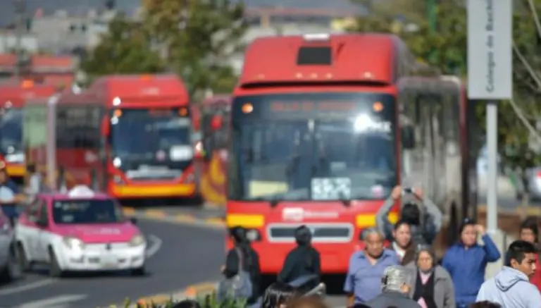 Camión del Metrobús, incendiado en CU