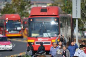 Camión del Metrobús, incendiado en CU