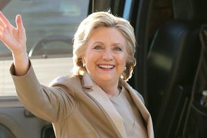 Hillary Clinton anima a votar con el 'Maniquí Challenge'