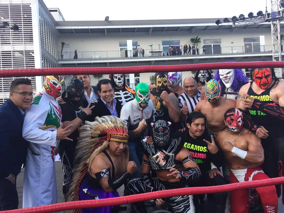Esteban Gutiérrez participó en las lecciones de lucha libre