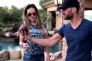 Belinda por fin rompió una manzana con la frente