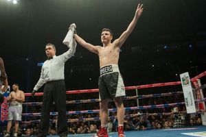 Omar Chávez, abucheado tras noquear a débil rival