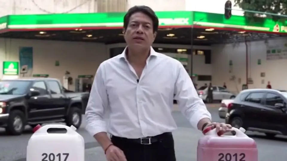 Mario Delgado pone en evidencia alza de la gasolina