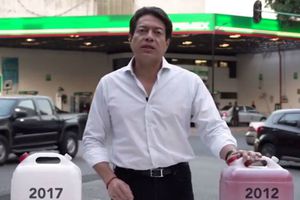 Mario Delgado pone en evidencia alza de la gasolina