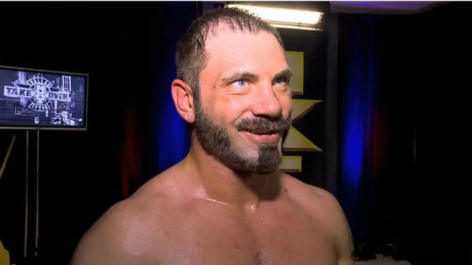 Luchador de NXT recibe patada que le desfigura el rostro