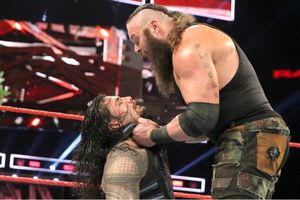 Braun Strowman 'destroza' a Reigns y Rollins