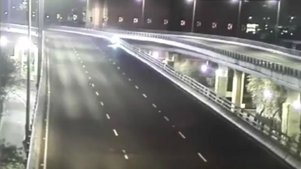 Motociclistas mueren al caer del segundo piso de Periférico