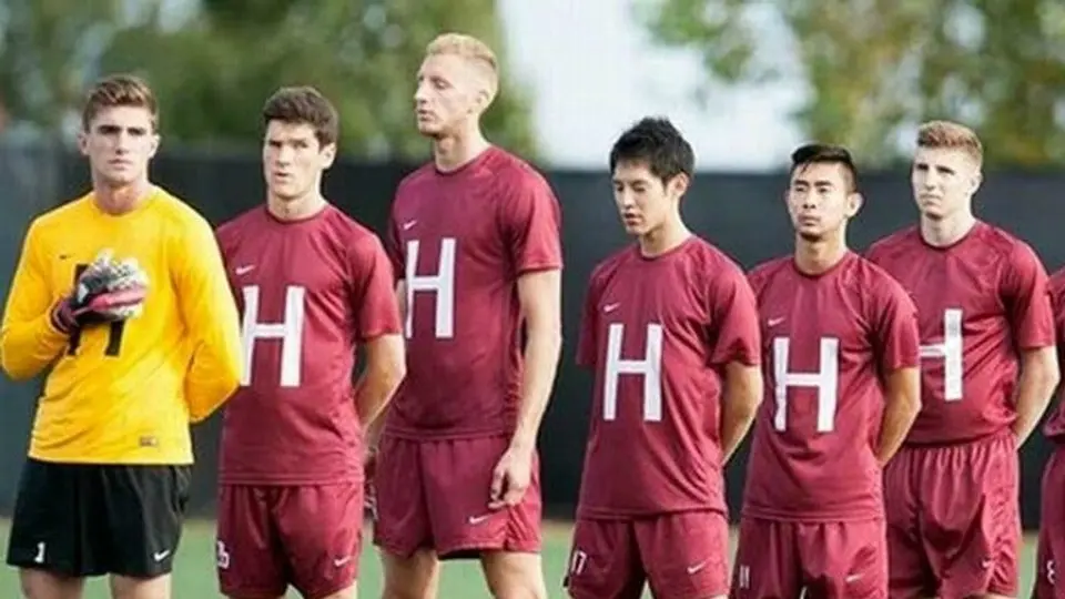 Harvard suspende a equipo varonil de futbol por 'lista sexista'