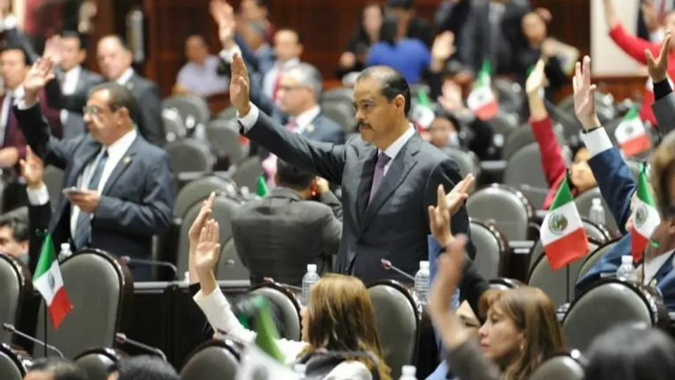 Diputados recortan recursos, pero se aumentan sus ingresos