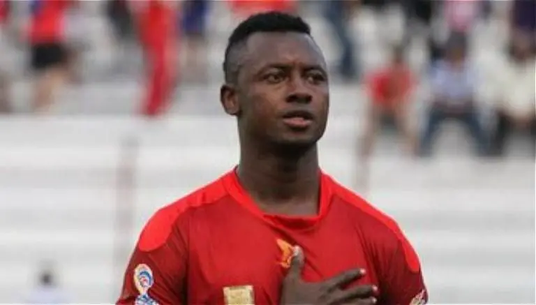 Futbolista colombiano, detenido tras golpear a su esposa