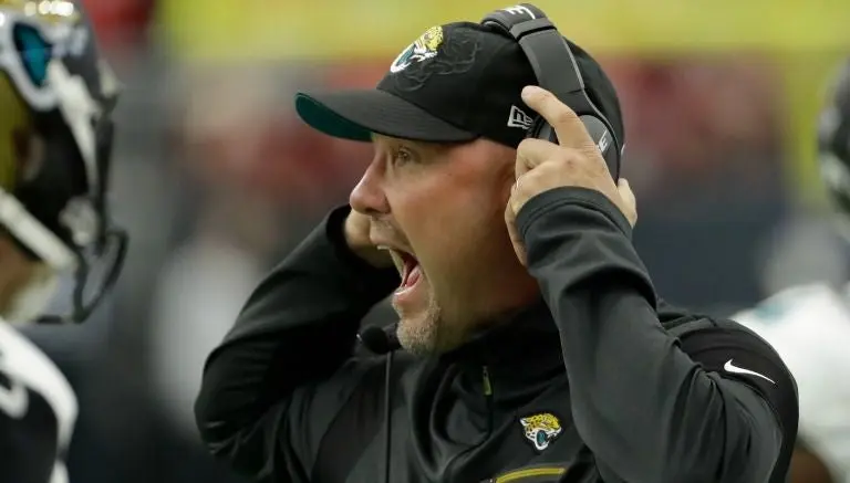 Jaguars despide a entrenador después de derrota contra Texans