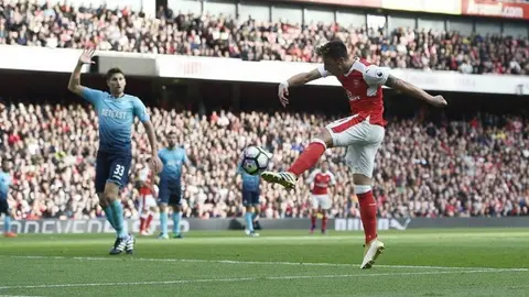 Arsenal comparte cima de la Premier tras vencer al Swansea