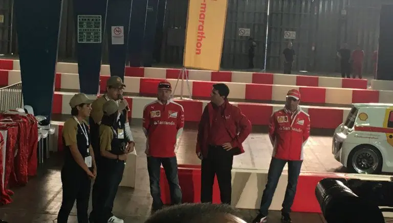 Raikkonen conduce auto diseñado por alumnos de la UNAM