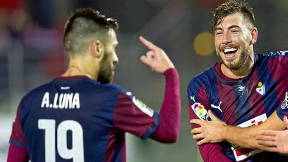 Jugadores del Eibar, denunciados por filtrar video de trío