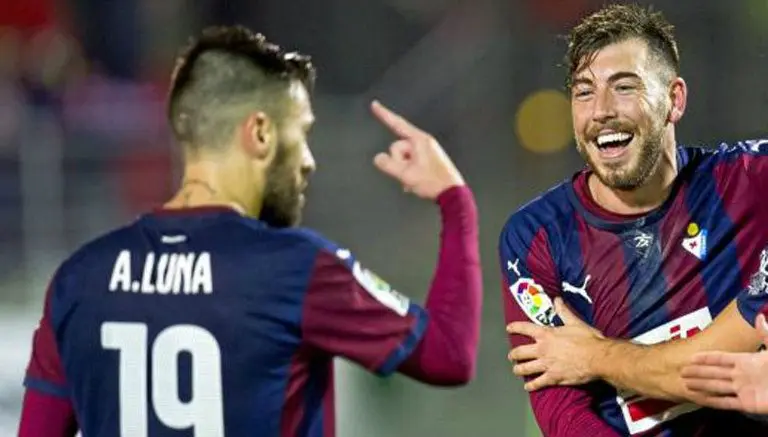 Jugadores del Eibar, denunciados por filtrar video de trío