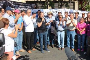 Cuauhtémoc Blanco termina con su huelga de hambre