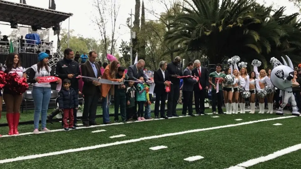 Porristas engalanan inauguración del Fan Fest en CDMX