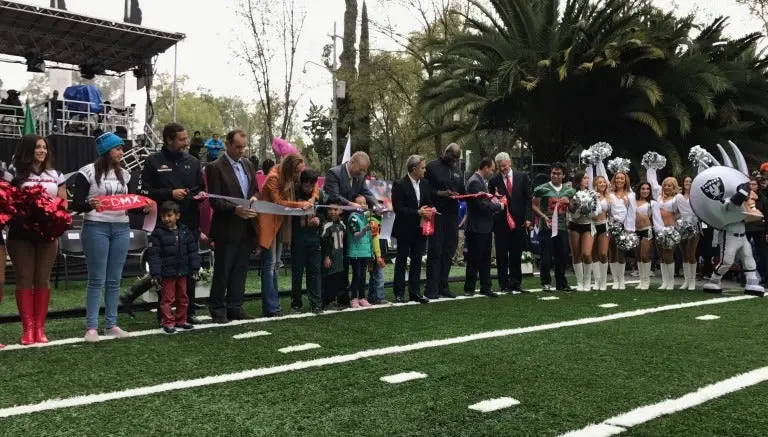 Porristas engalanan inauguración del Fan Fest en CDMX