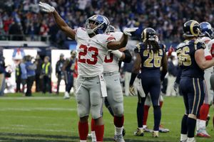 Carneros 'regalan' victoria a Gigantes en Londres