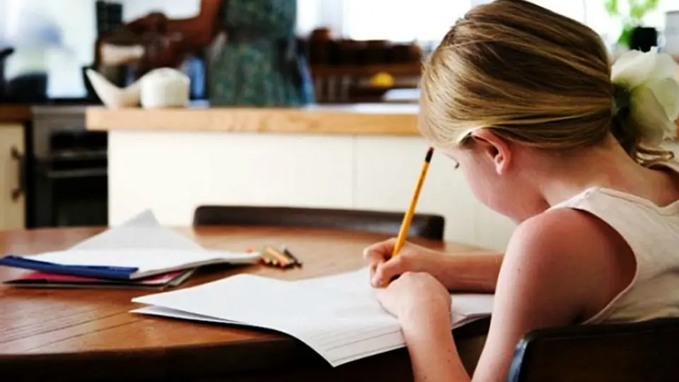 Padres españoles se declaran en contra de tareas escolares