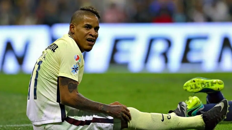 Michael Arroyo queda flechado por encantos de edecán