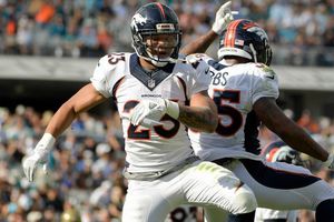 Broncos vencen con apuros a Jaguars y siguen en la pelea