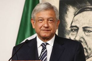 AMLO 'aplaude' a diputados de MORENA por rechazar bono