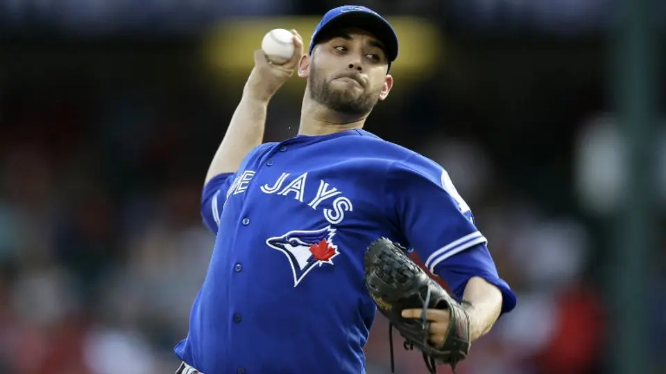 Marco Estrada conduce victoria de Azulejos sobre Rangers