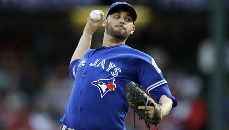 Marco Estrada conduce victoria de Azulejos sobre Rangers