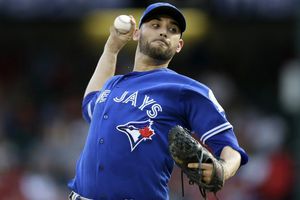 Marco Estrada conduce victoria de Azulejos sobre Rangers