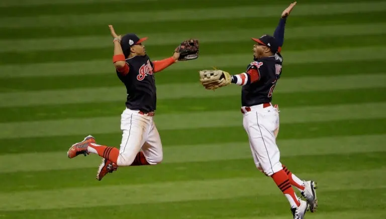 Indios 'martirizan' a Cachorros y se llevan primer juego