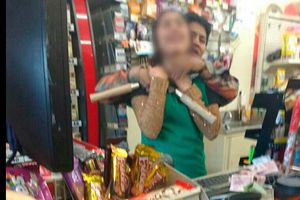 Asaltante toma como rehén a cajera de 7-Eleven