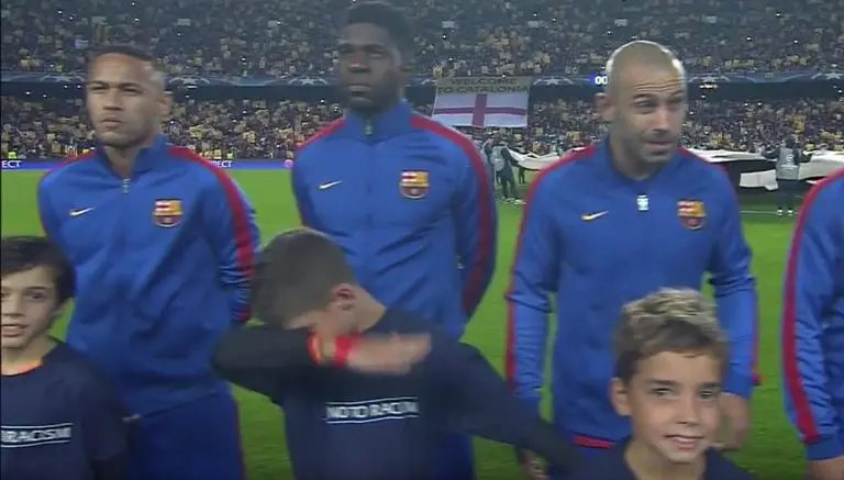 Niño se luce con 'dab' en himno de Champions