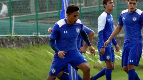 Ángel Mena comienza con pie derecho su carrera con Cruz Azul