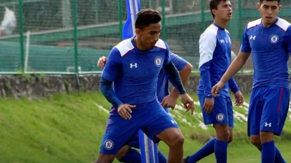 Ángel Mena comienza con pie derecho su carrera con Cruz Azul