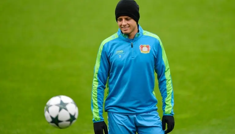 Chicharito se pone 'catrín' y desea feliz Día de Muertos