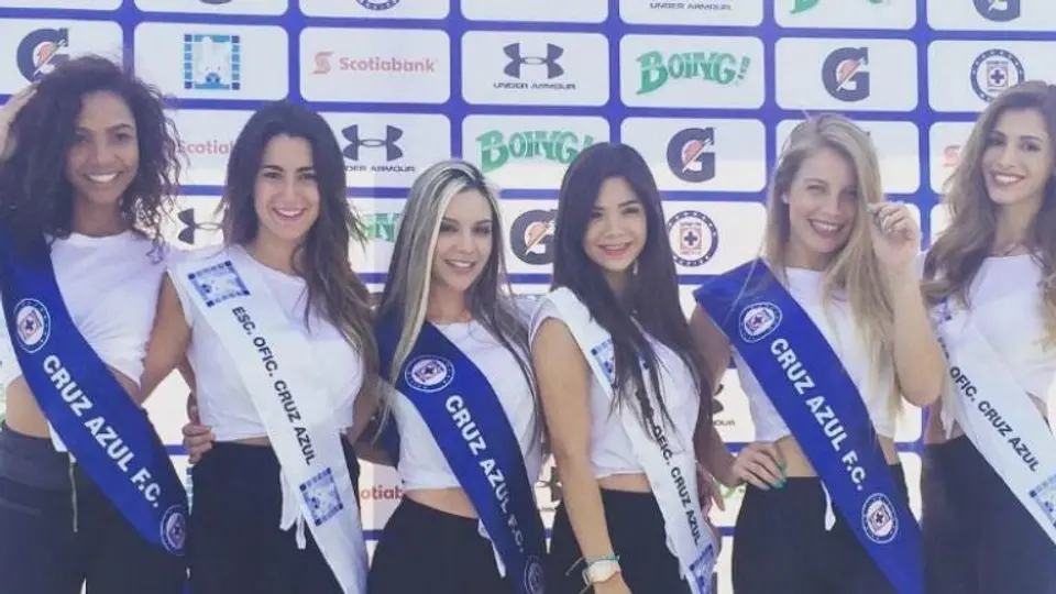 Porristas consuelan a Cruz Azul con sexy Mannequin Challenge