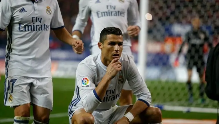 Amigos del hijo de CR7 parodian festejo del luso