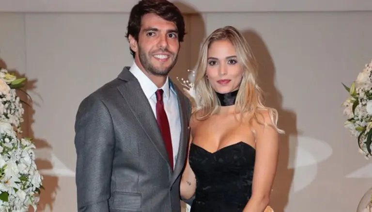 Kaká se deja ver con su nueva sexy novia