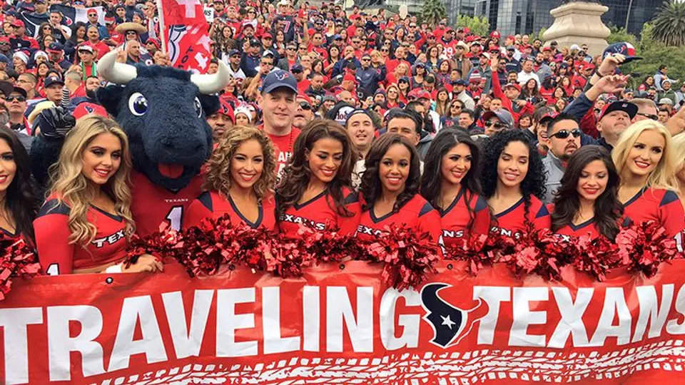 Aficionados de Texans se 'adueñan' del Ángel