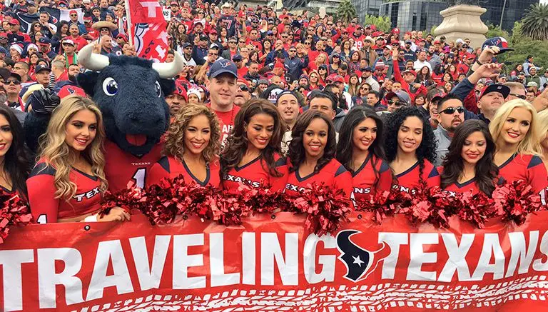 Aficionados de Texans se 'adueñan' del Ángel