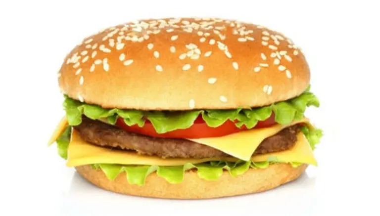 Escuela en EU sirve una repugnante hamburguesa
