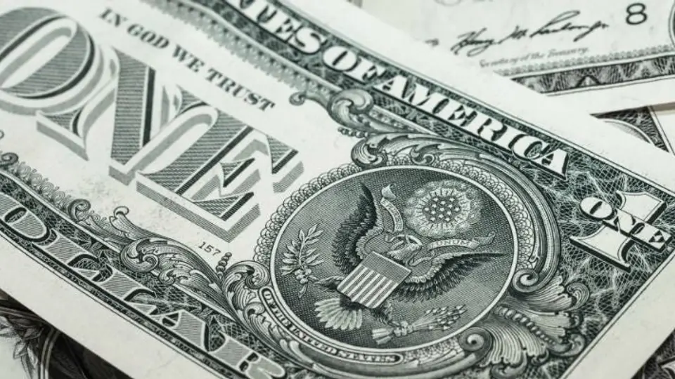 Dólar alcanza los 21 pesos tras elección de Trump