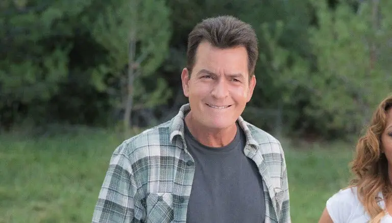 Charlie Sheen revela que está curado del VIH